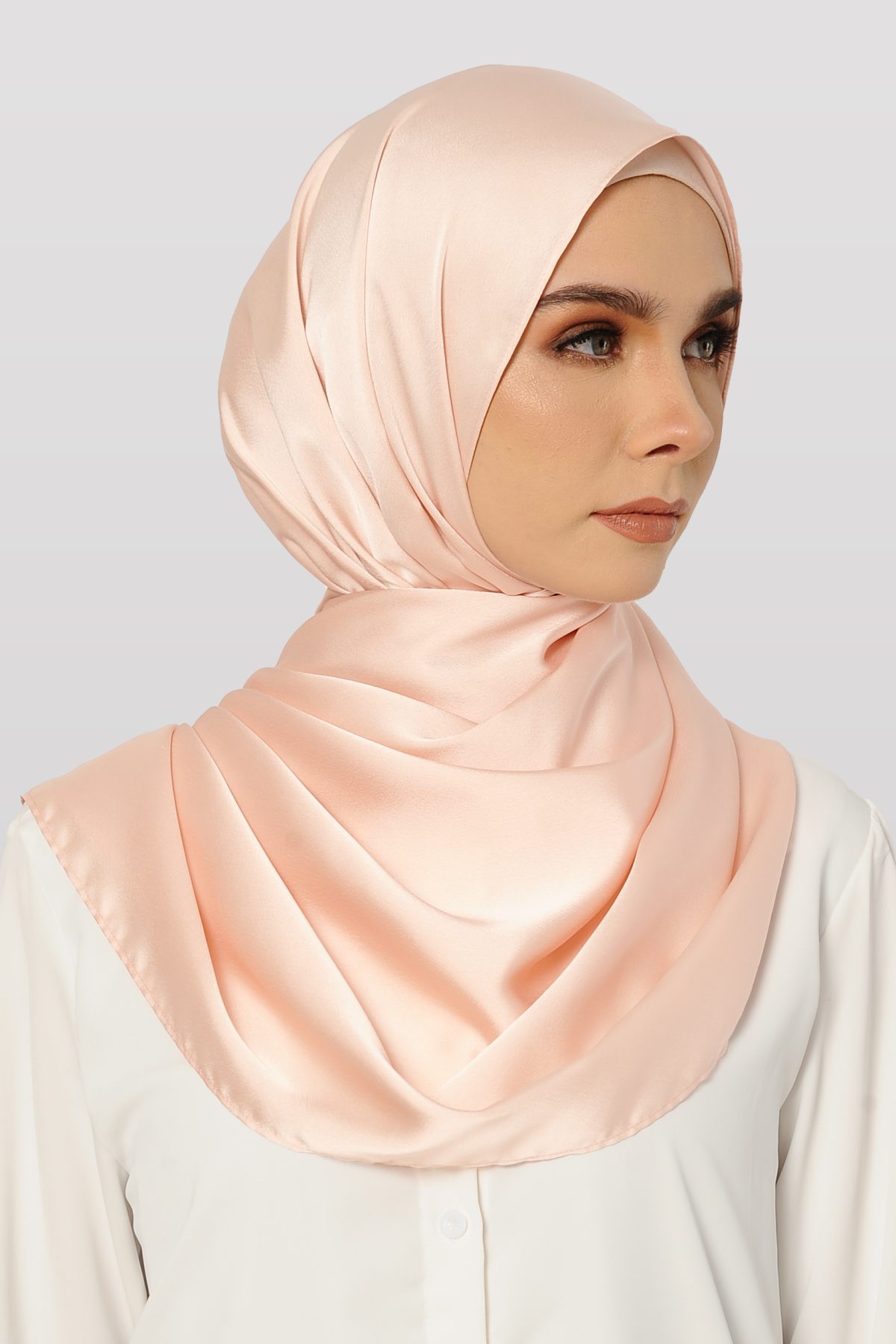 Anecdotte Reed Satin Shawl Peach Right