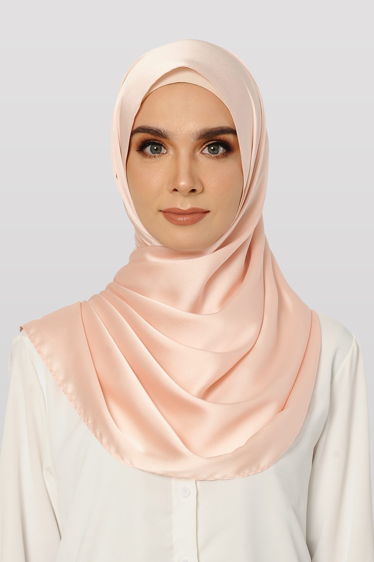 REED Long Shawl Satin Plain in Peach