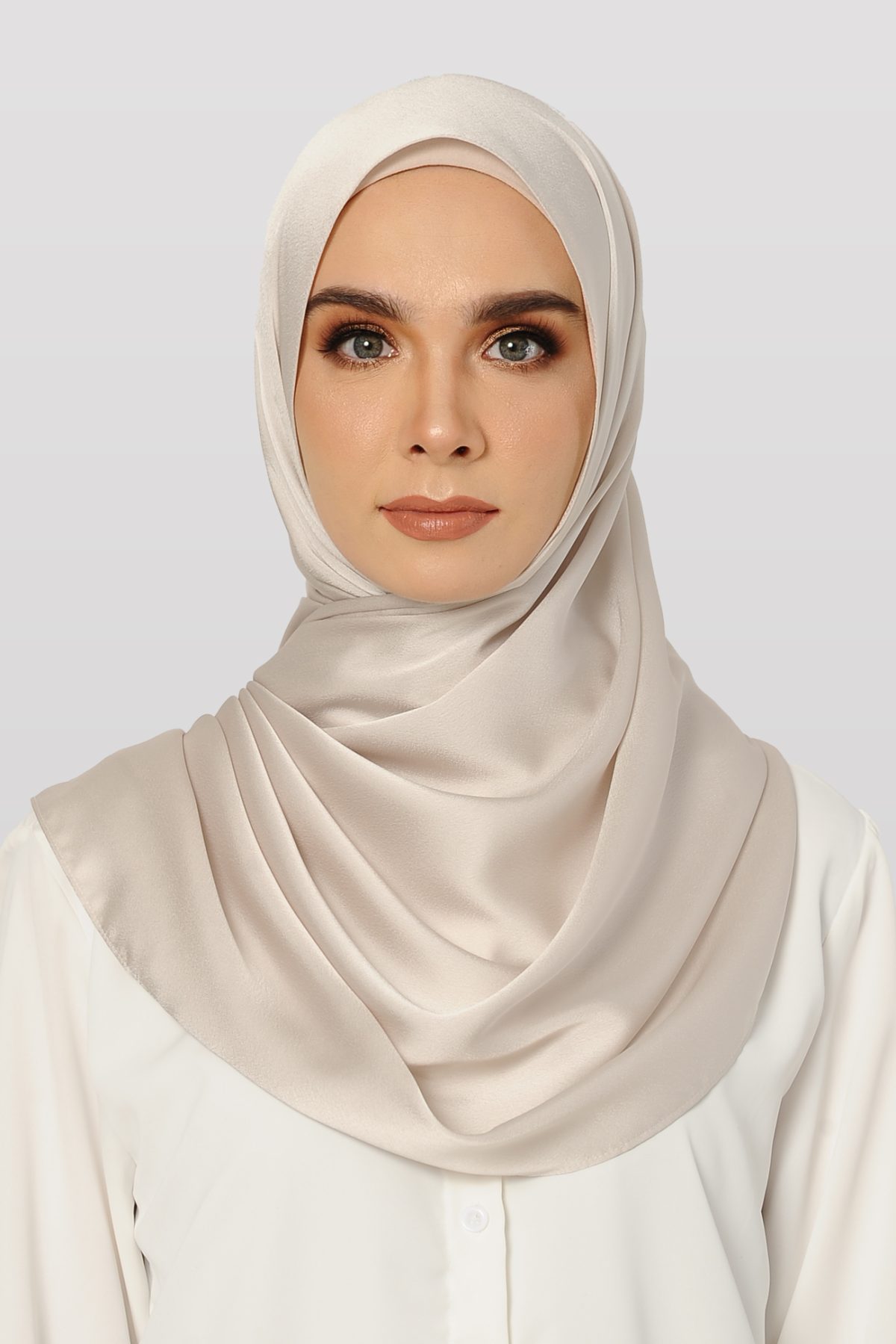 Anecdotte Reed Satin Shawl Pearl White Front