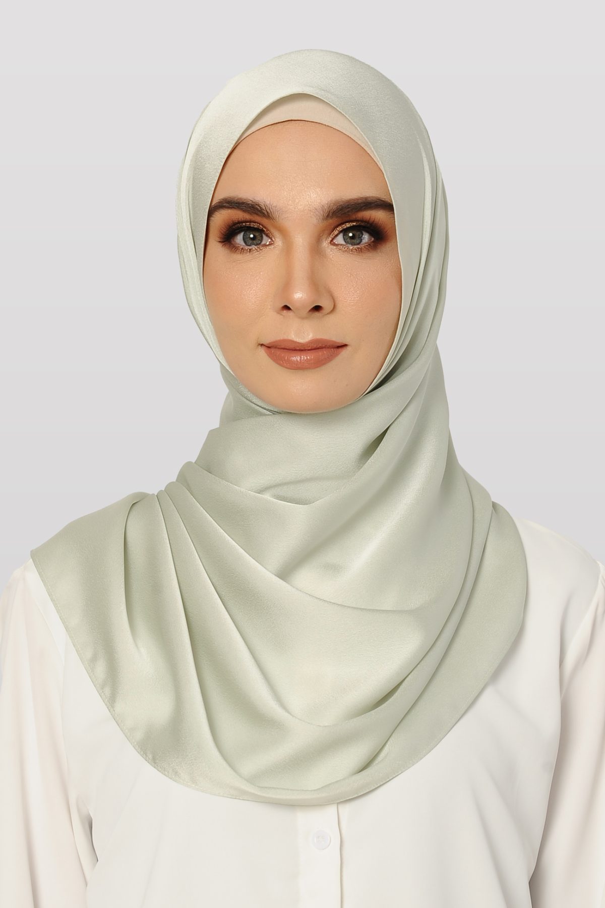 REED Long Shawl Satin Plain in Sage