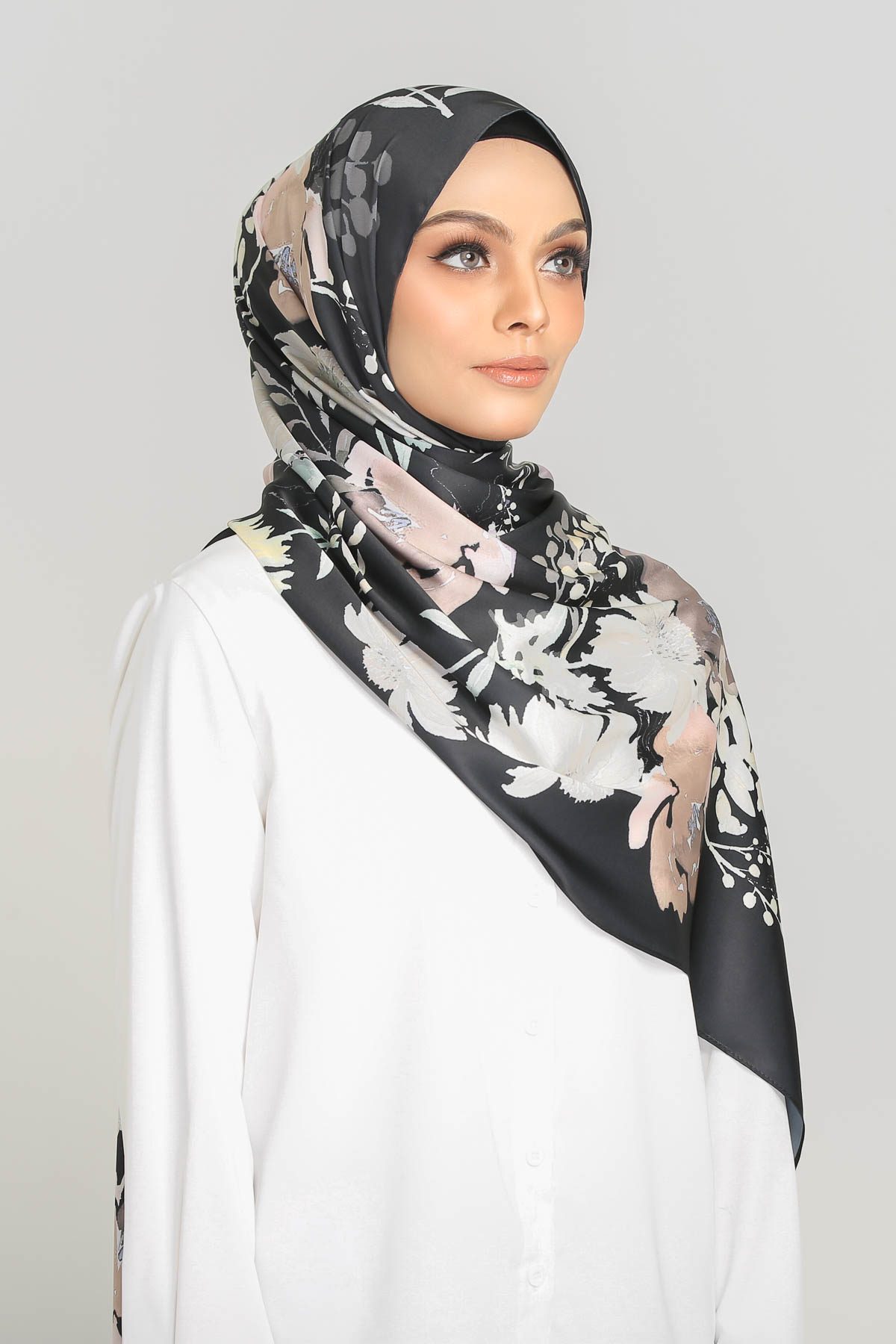 Anecdotte-Meadow-Chryseis-Satin-Shawl-Black-Right