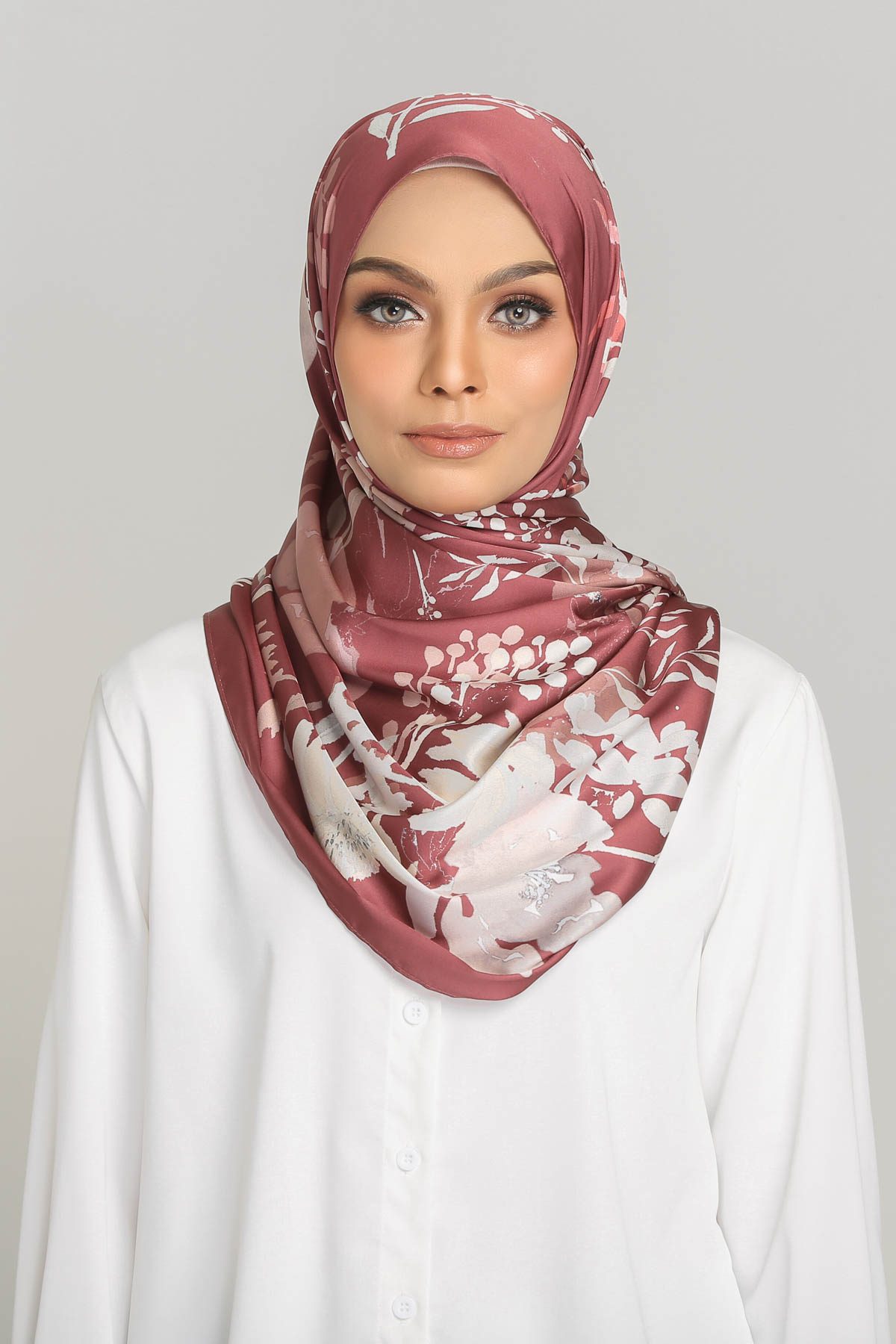 MEADOW Chryseis Long Shawl Satin Silk Printed In Red Bricks