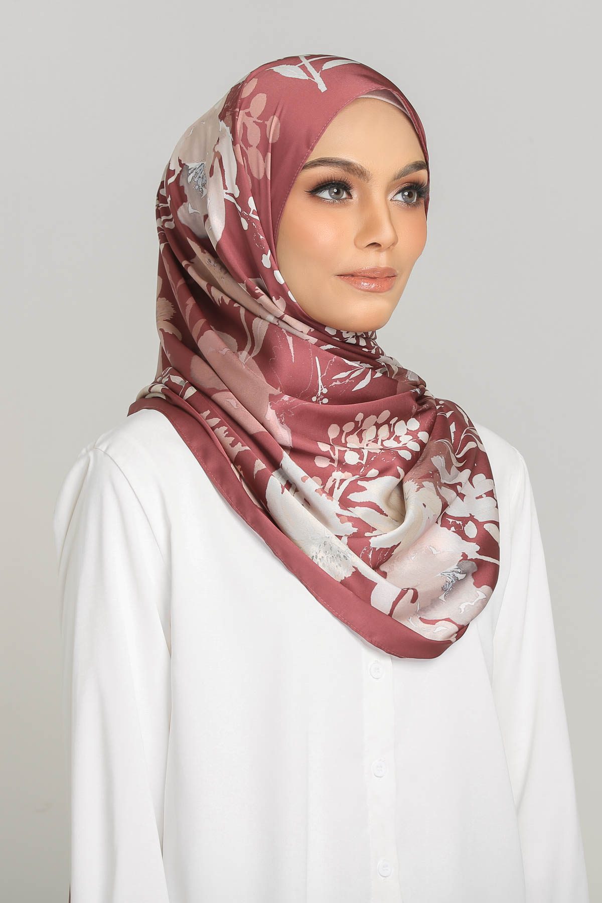 Anecdotte-Meadow-Chryseis-Satin-Shawl-Red-Bricks-Right