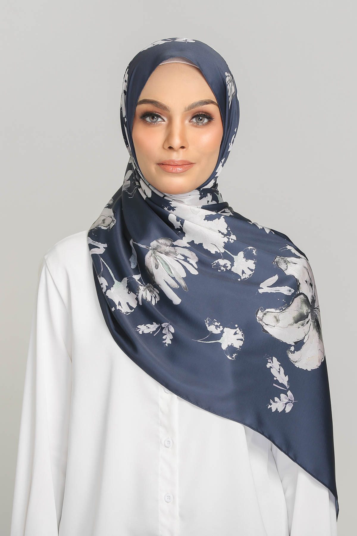 MEADOW Dahlia Long Shawl Satin Silk Printed In Navy Blue