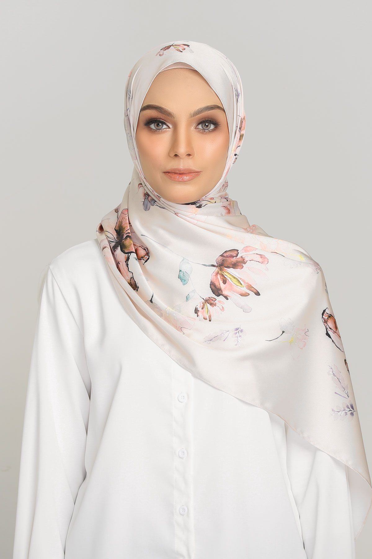 MEADOW Dahlia Long Shawl Satin Silk Printed In Peachy Cream