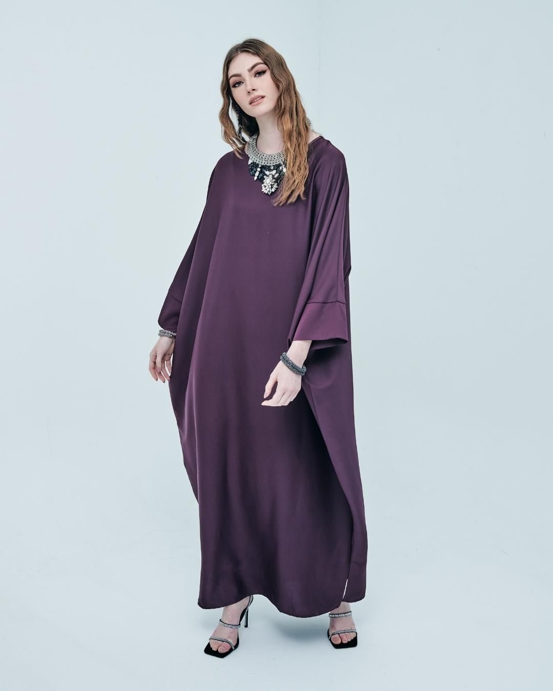 CHLOE Kaftan Burgundy Style Pose 1