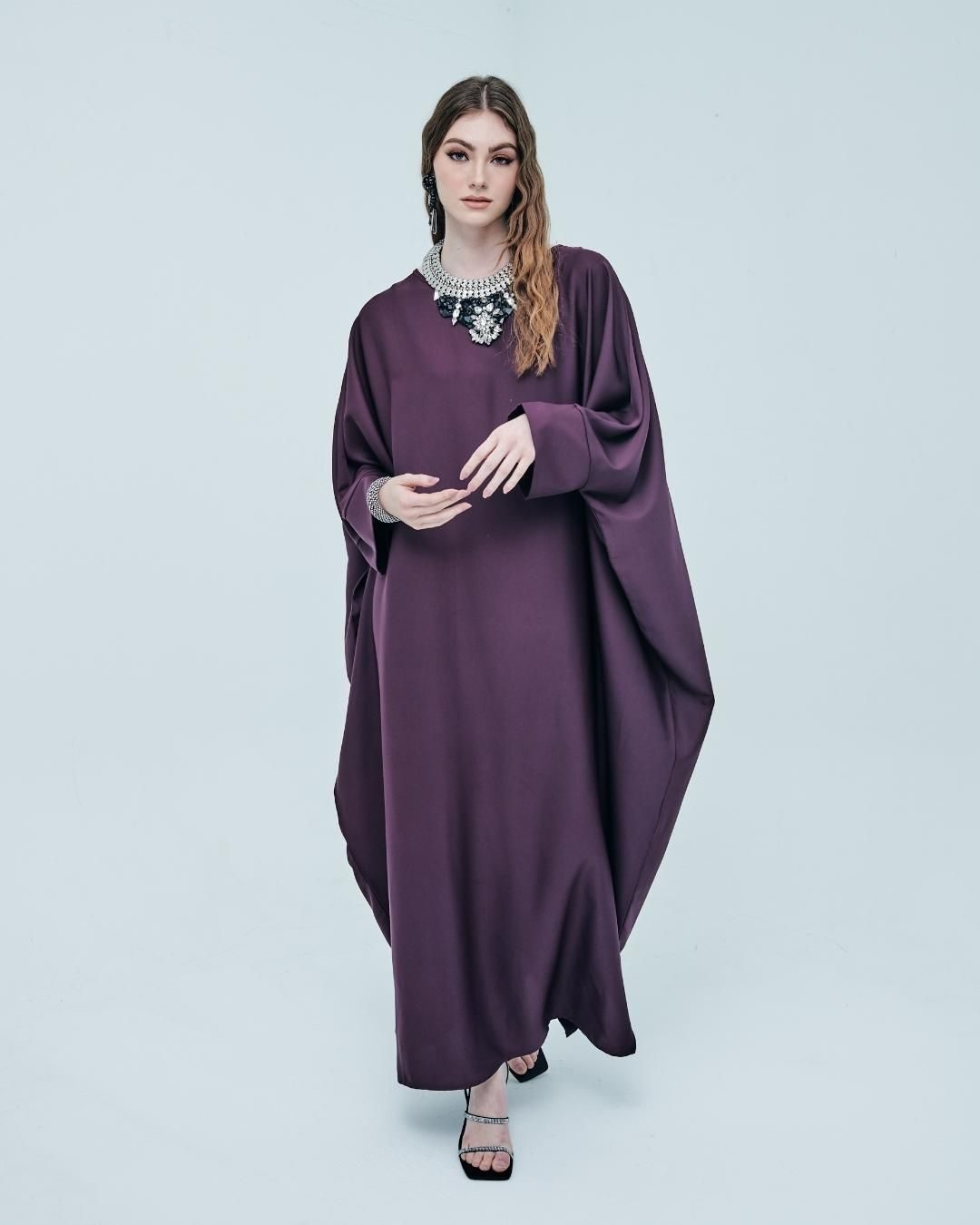 CHLOE Kaftan Burgundy Style Pose 2