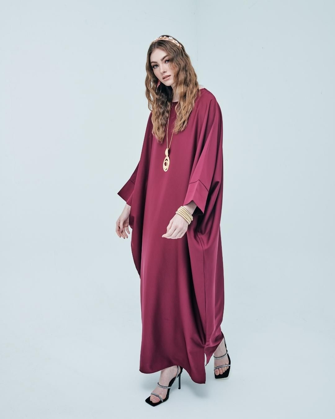 CHLOE Kaftan Maroon Style Pose 1