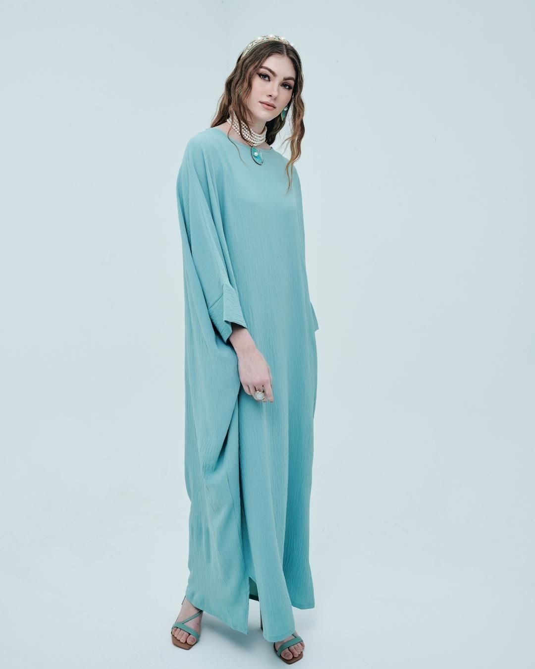 CLARISSE Jubah Kaftan Mint Green Style Pose 1