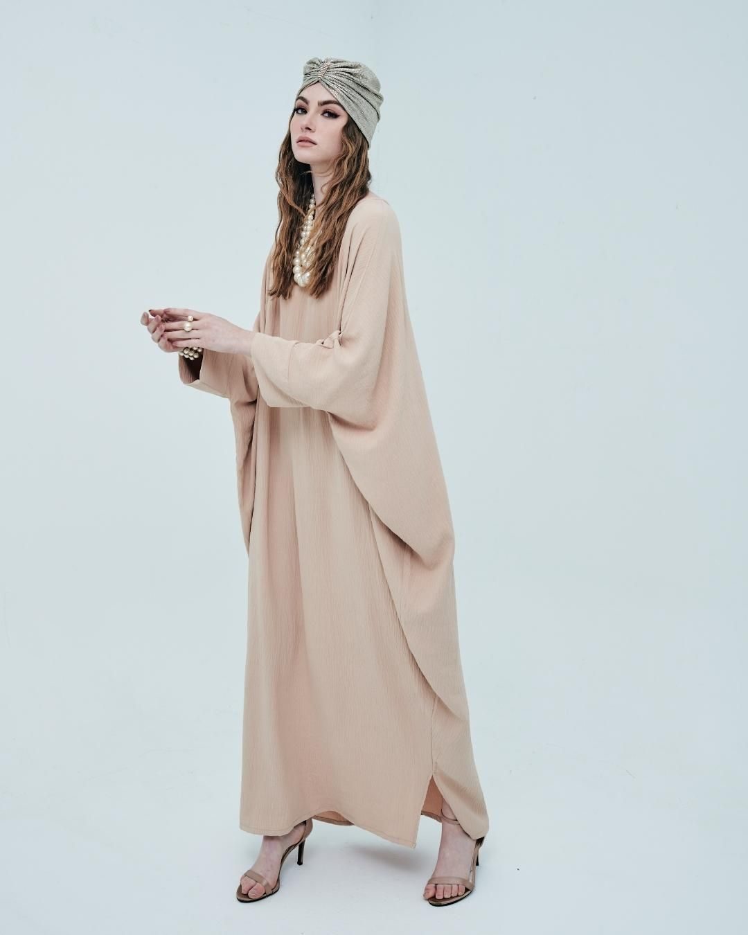 CLARISSE Jubah Kaftan Nude Style Pose 2