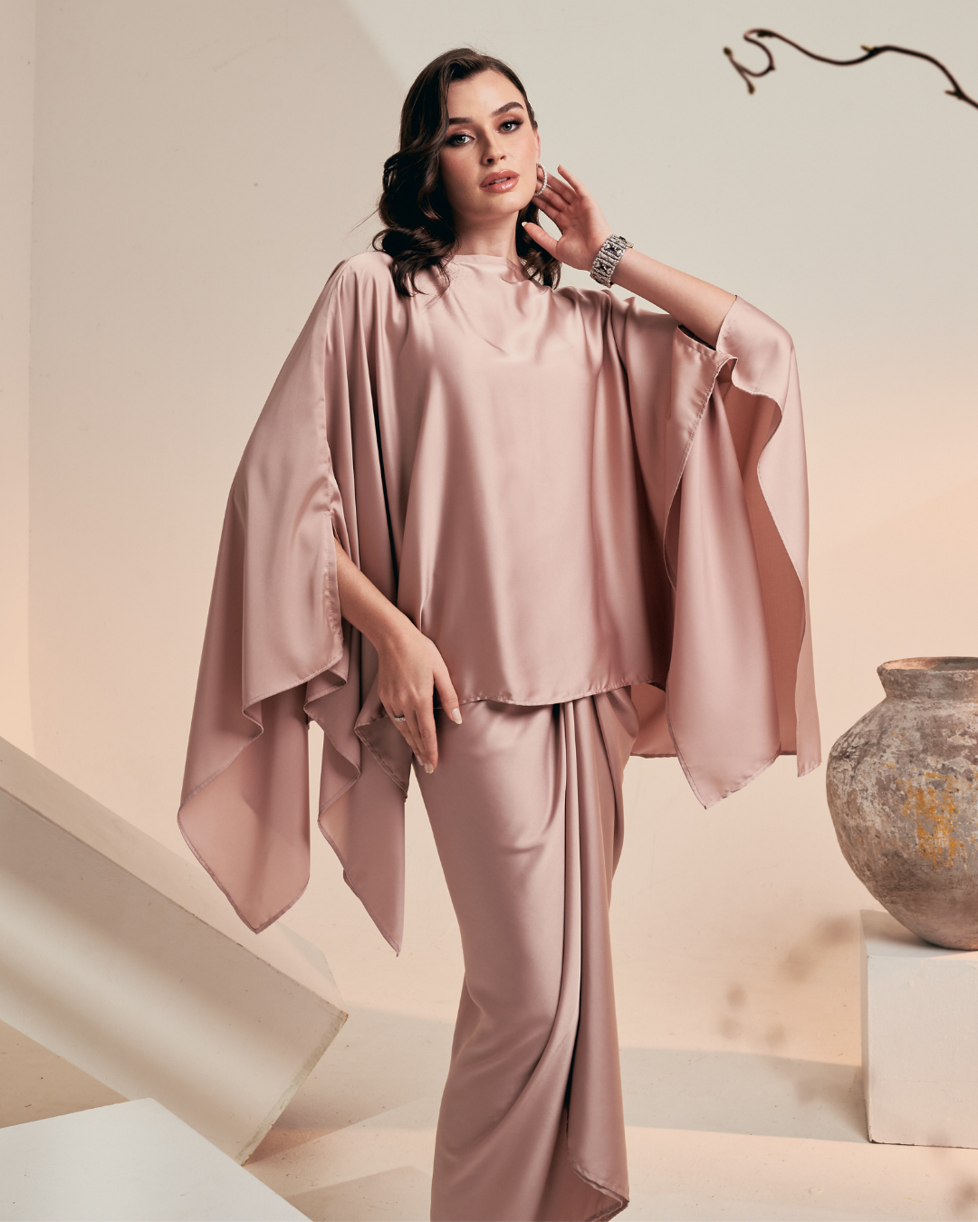 Petra Kurung Kaftan Nude Style Pose