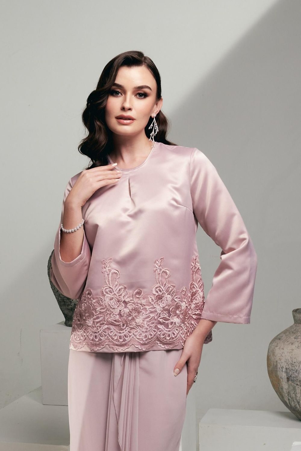 ROSAVILLE Kurung Satin Duchess Lace Ruffled Skirt – Mauve